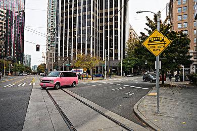 特斯拉电动卡车开启交付 首批客户为百事旗下子公司